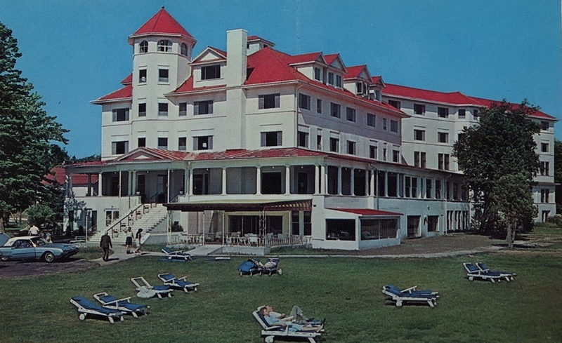 Harbour Inn (Harbor Inn, Ramona Park Hotel) - Vintage Postcard (newer photo)
